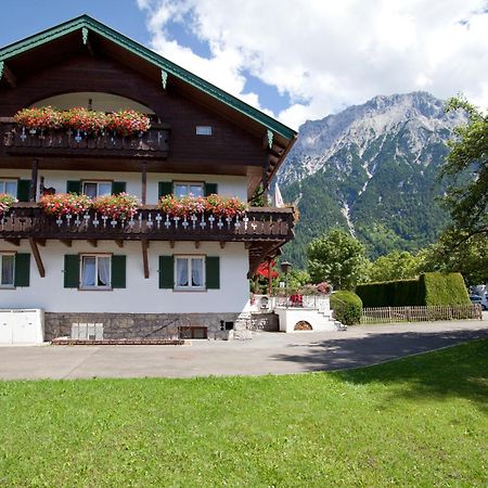 Gaestehaus Sonnenheim Mittenwald Exterior photo