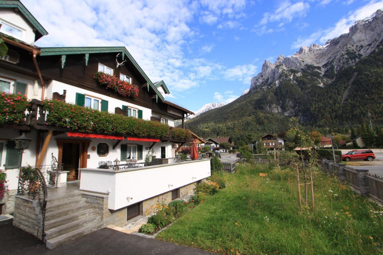 Gaestehaus Sonnenheim Mittenwald Exterior photo
