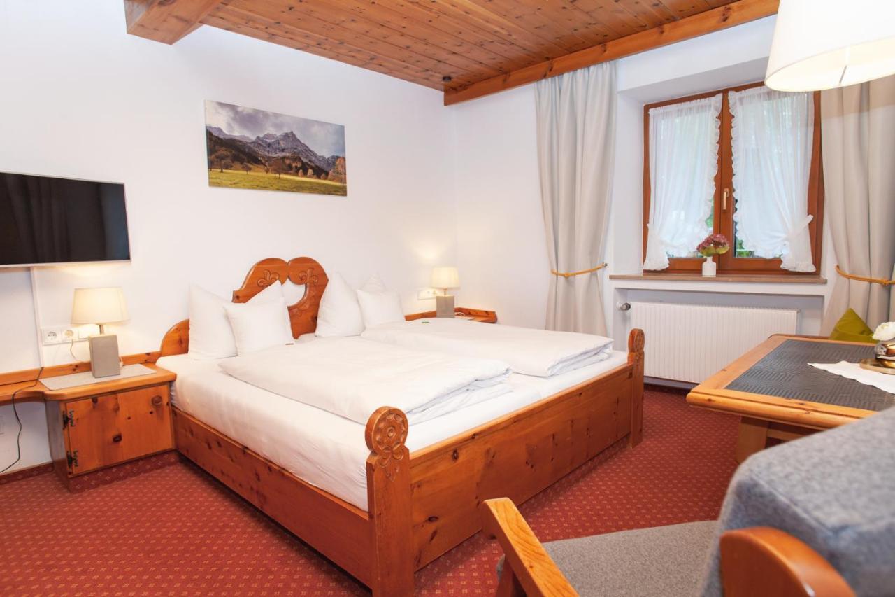 Gaestehaus Sonnenheim Mittenwald Exterior photo