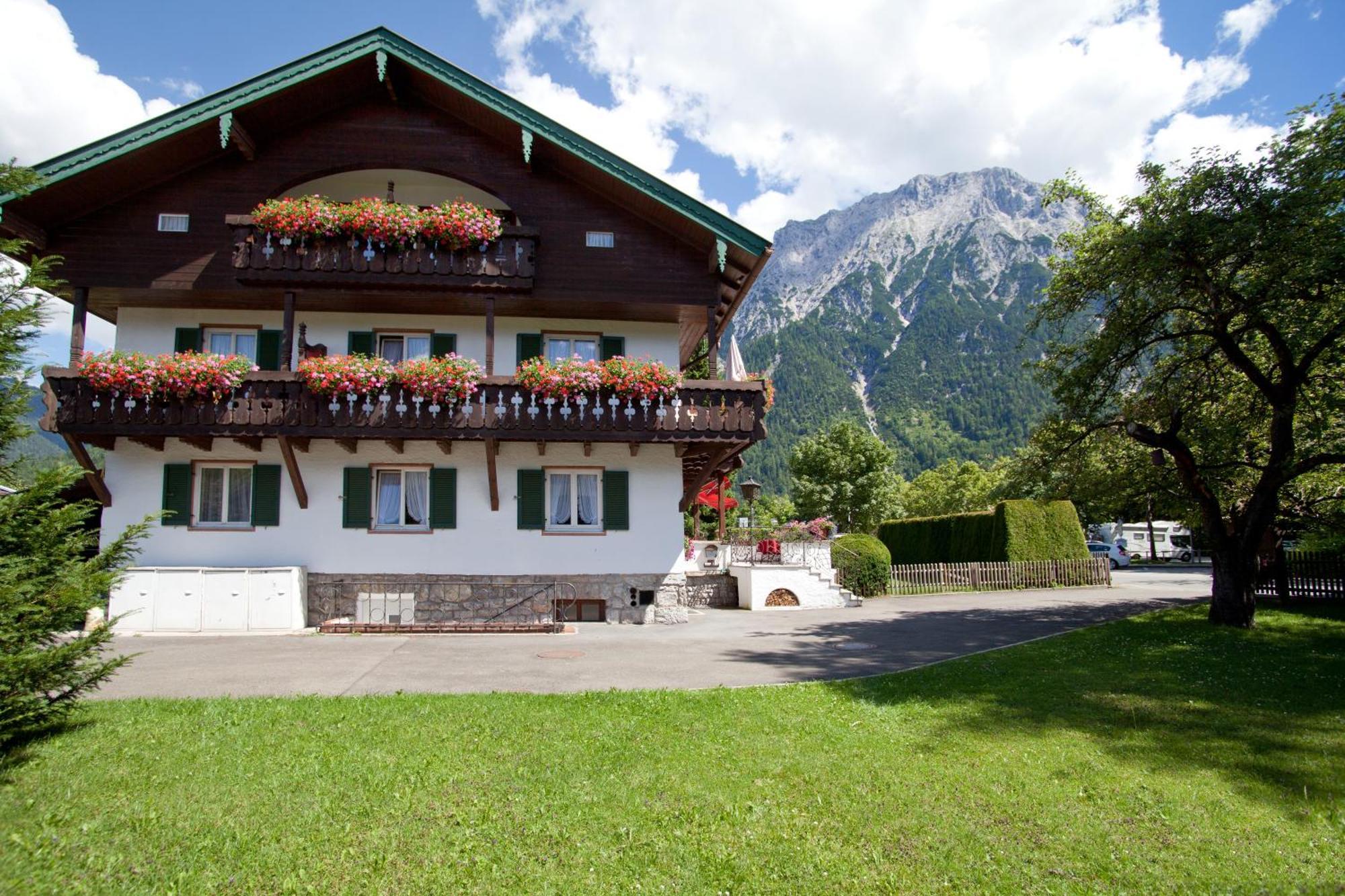 Gaestehaus Sonnenheim Mittenwald Exterior photo